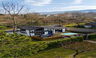 Bungalov Bahçe Manzaralı Havuzlu
